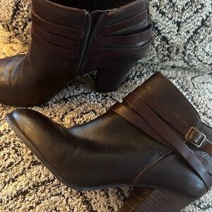 Arturo Chaing  Brown Leather Ankle Boots. NEW